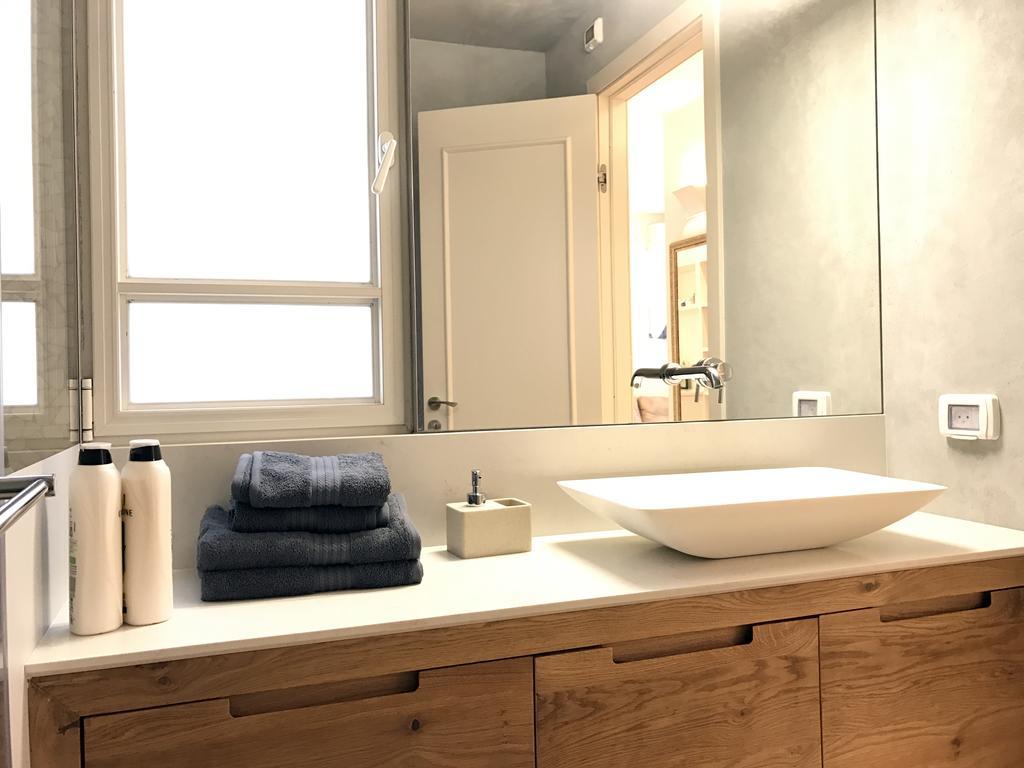 Luxurious By The Beach Apartment With Garden Tel Aviv Bagian luar foto