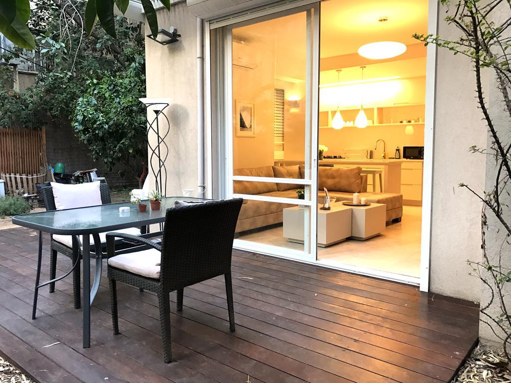 Luxurious By The Beach Apartment With Garden Tel Aviv Bagian luar foto