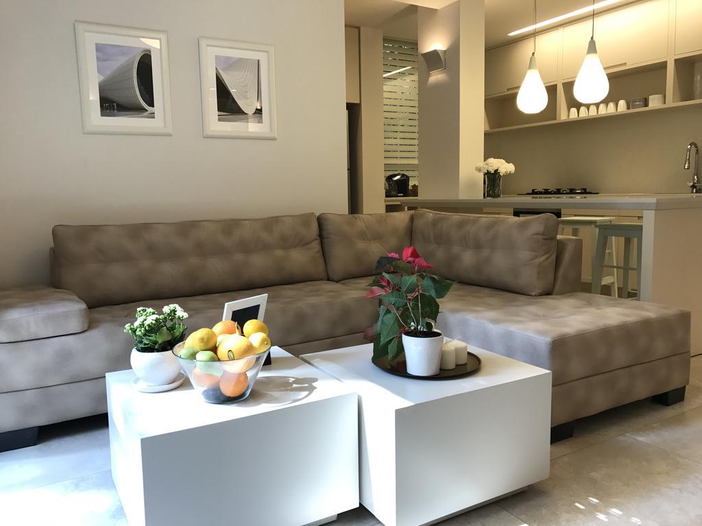 Luxurious By The Beach Apartment With Garden Tel Aviv Bagian luar foto