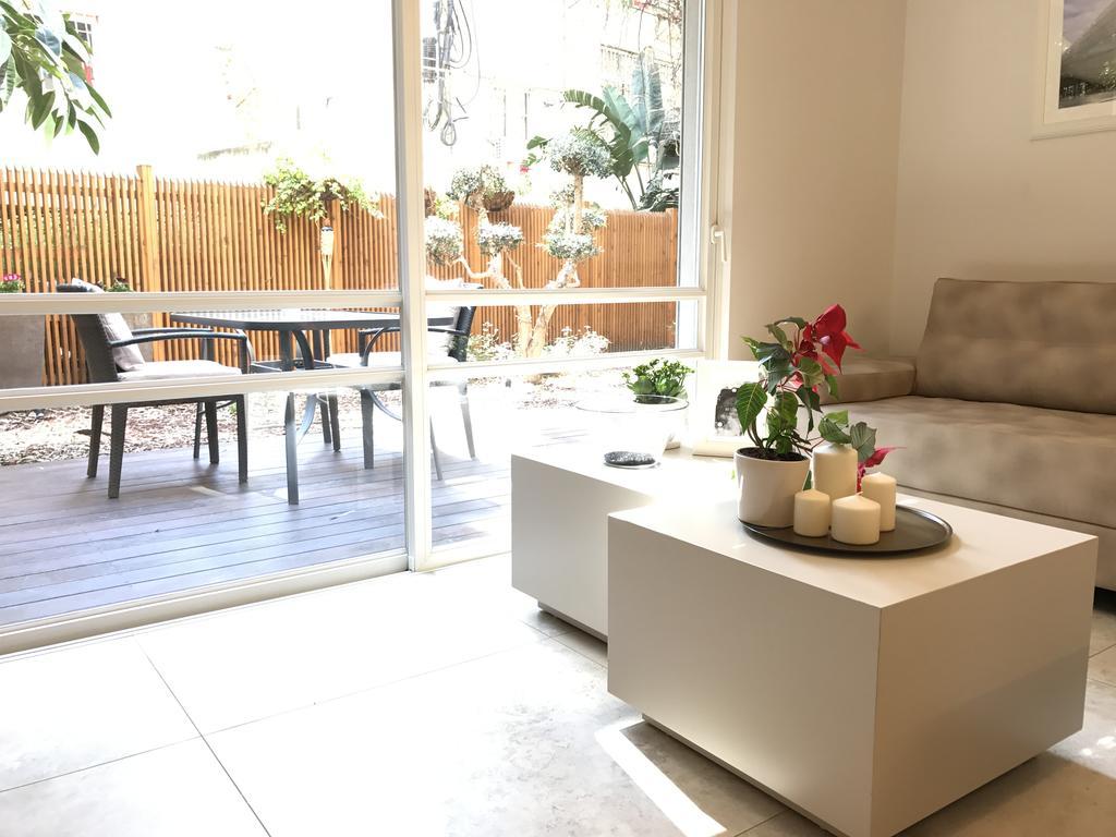 Luxurious By The Beach Apartment With Garden Tel Aviv Bagian luar foto