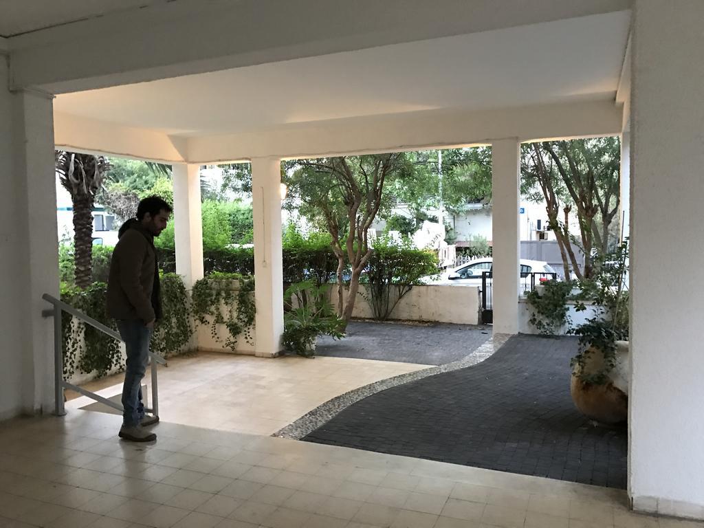 Luxurious By The Beach Apartment With Garden Tel Aviv Bagian luar foto