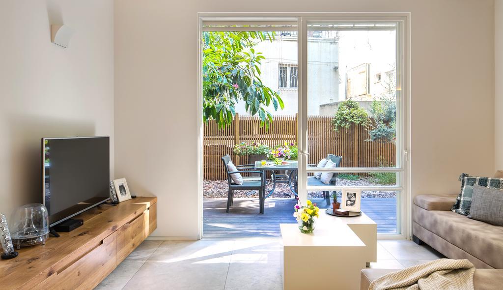 Luxurious By The Beach Apartment With Garden Tel Aviv Bagian luar foto