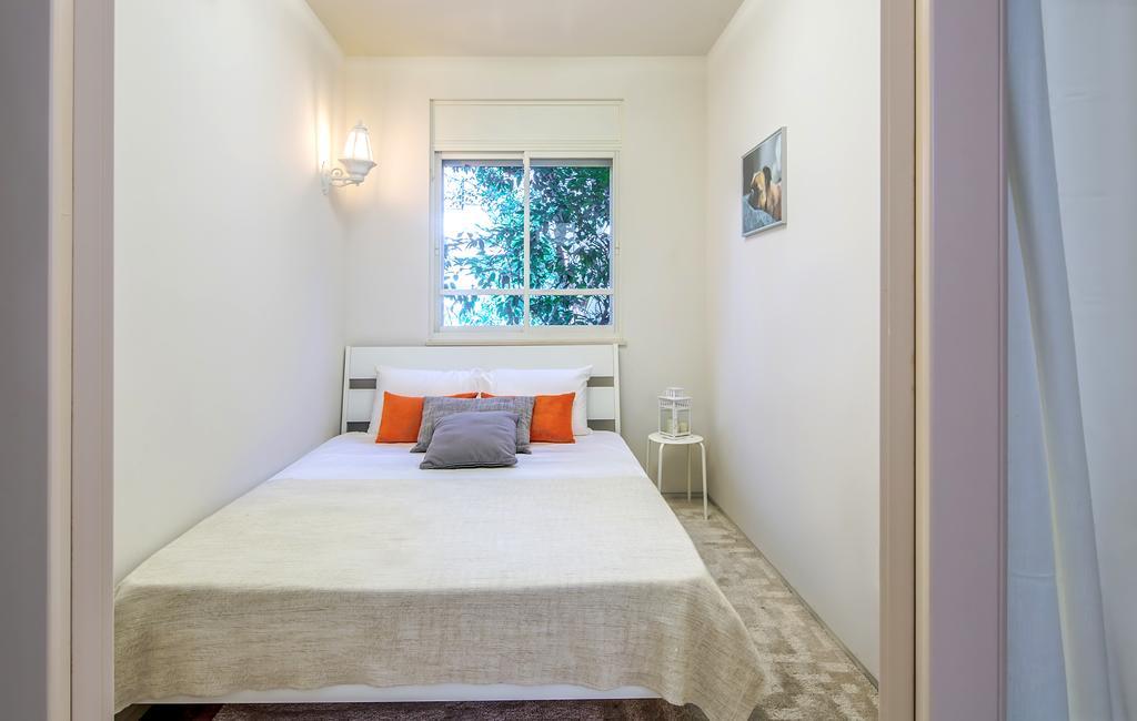 Luxurious By The Beach Apartment With Garden Tel Aviv Bagian luar foto